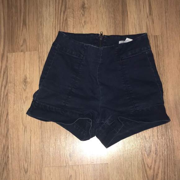 Cute zipper back denim shorts - Picture 1 of 2